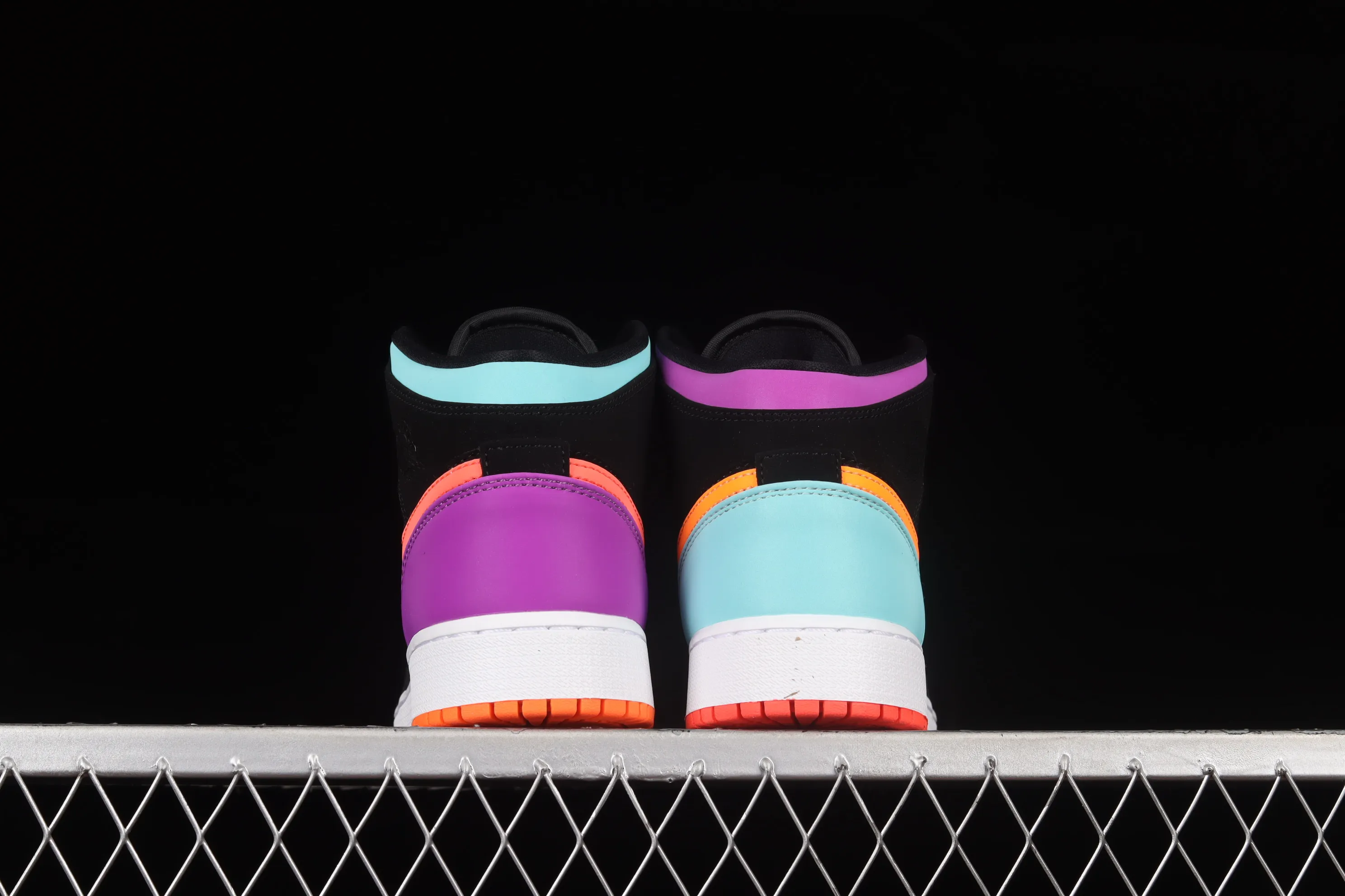 All categories Air Jordan Jordan series basketball shoes Air Jordan 1 Mid G version pure original Air Jordan 1 Mid AJ1 Joe 1 Candy Yuanyang 3M reflective color matching mid-top basketball shoes 554725-083